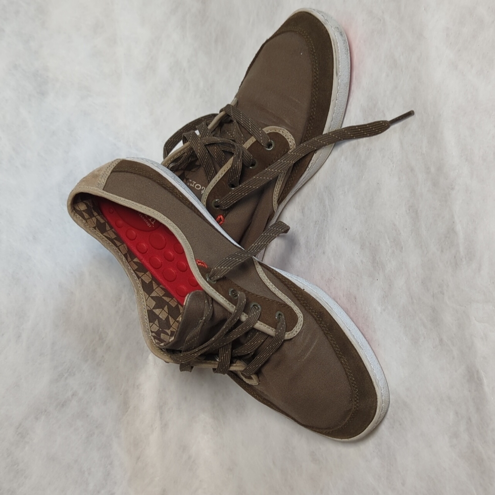 Tretorn canvas unisex boat shoes